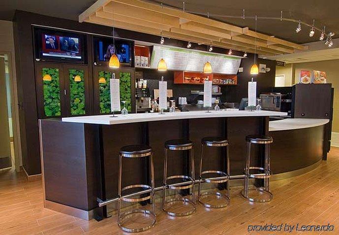 门罗机场万怡酒店 外观 照片